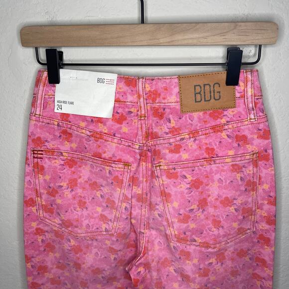NEW BDG Urban Outfitters High-Rise Flare Denim in Pink/Rose Floral NWT - Size 24 - Picture 8 of 10